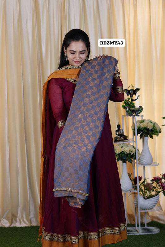 Heavy metallic space silk saree with checks pattern🥳