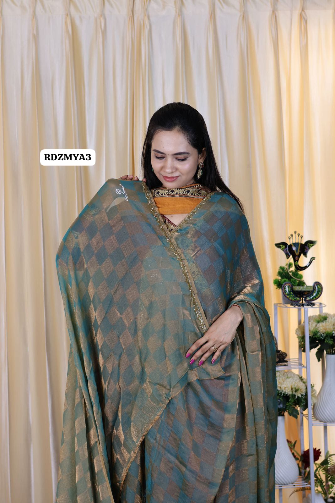 Heavy metallic space silk saree with checks pattern🥳