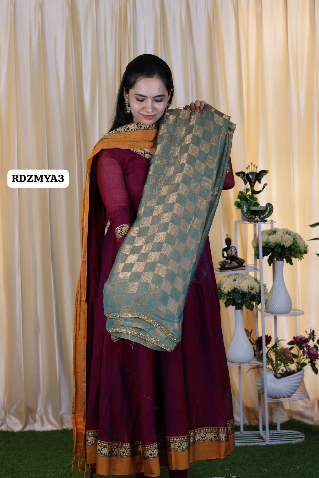 Heavy metallic space silk saree with checks pattern🥳