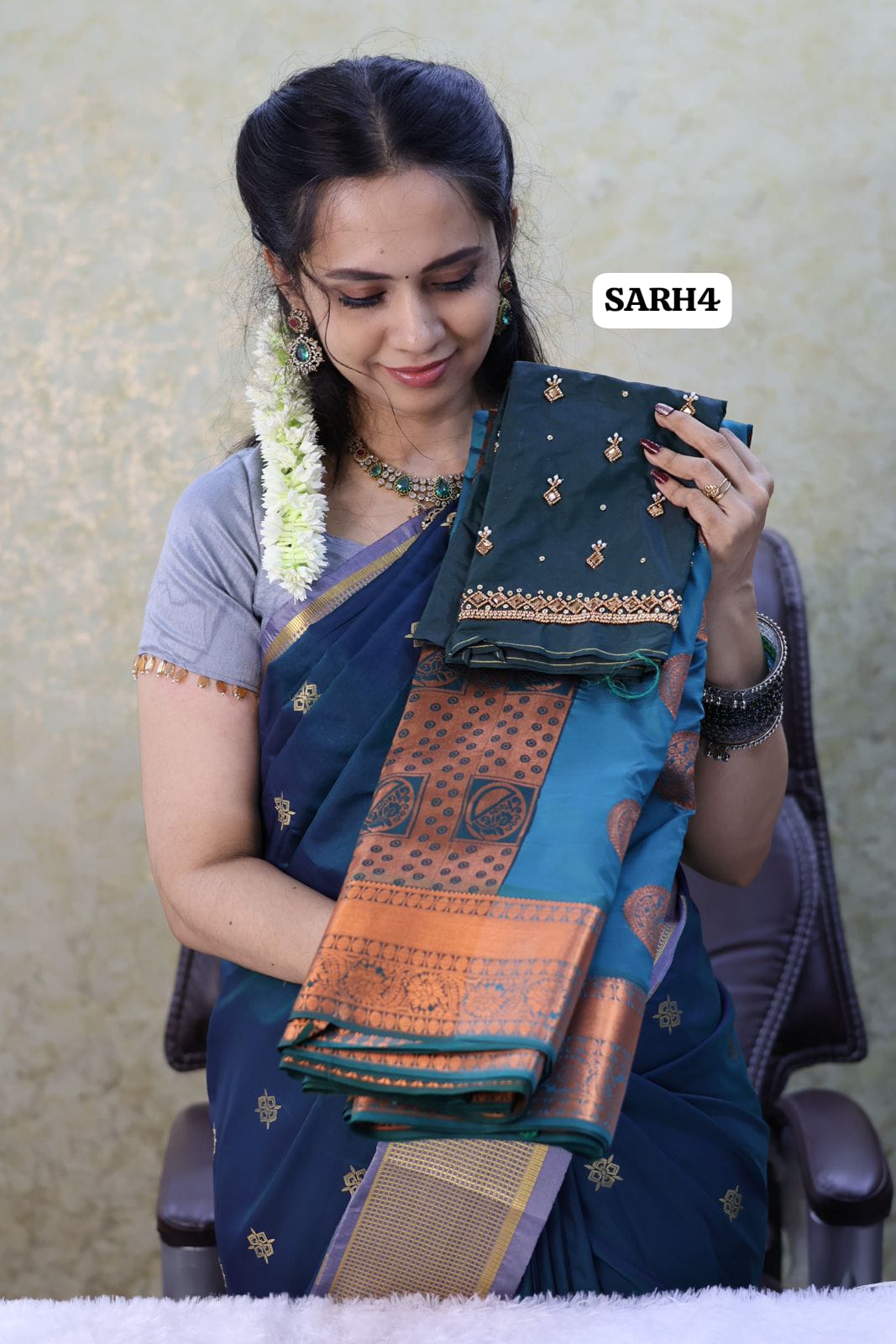 Saree with Aari work combo😍 Ⓜ️