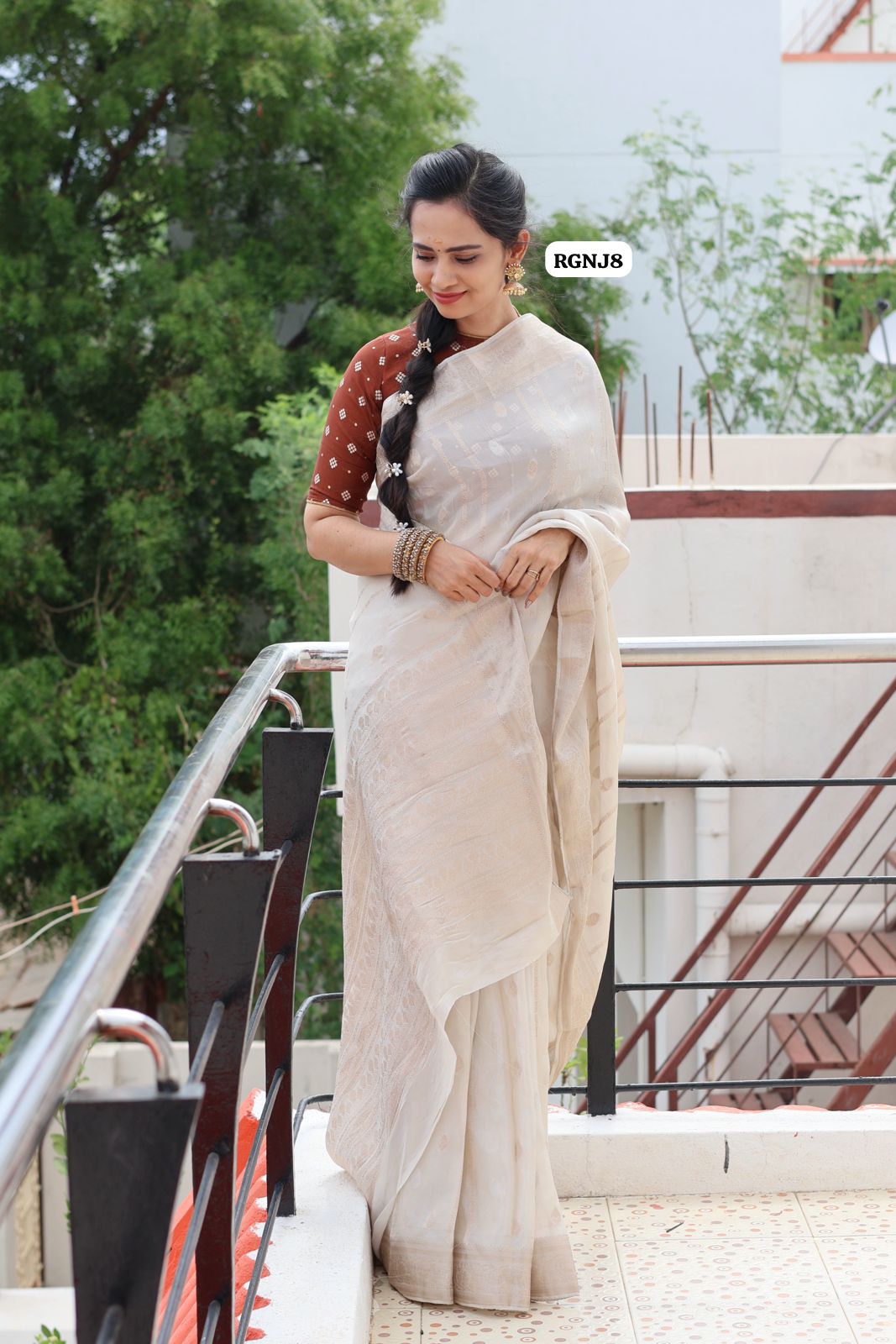 Premium viscose .tissue silk saree with  viscose tissue zari blouse 🥳