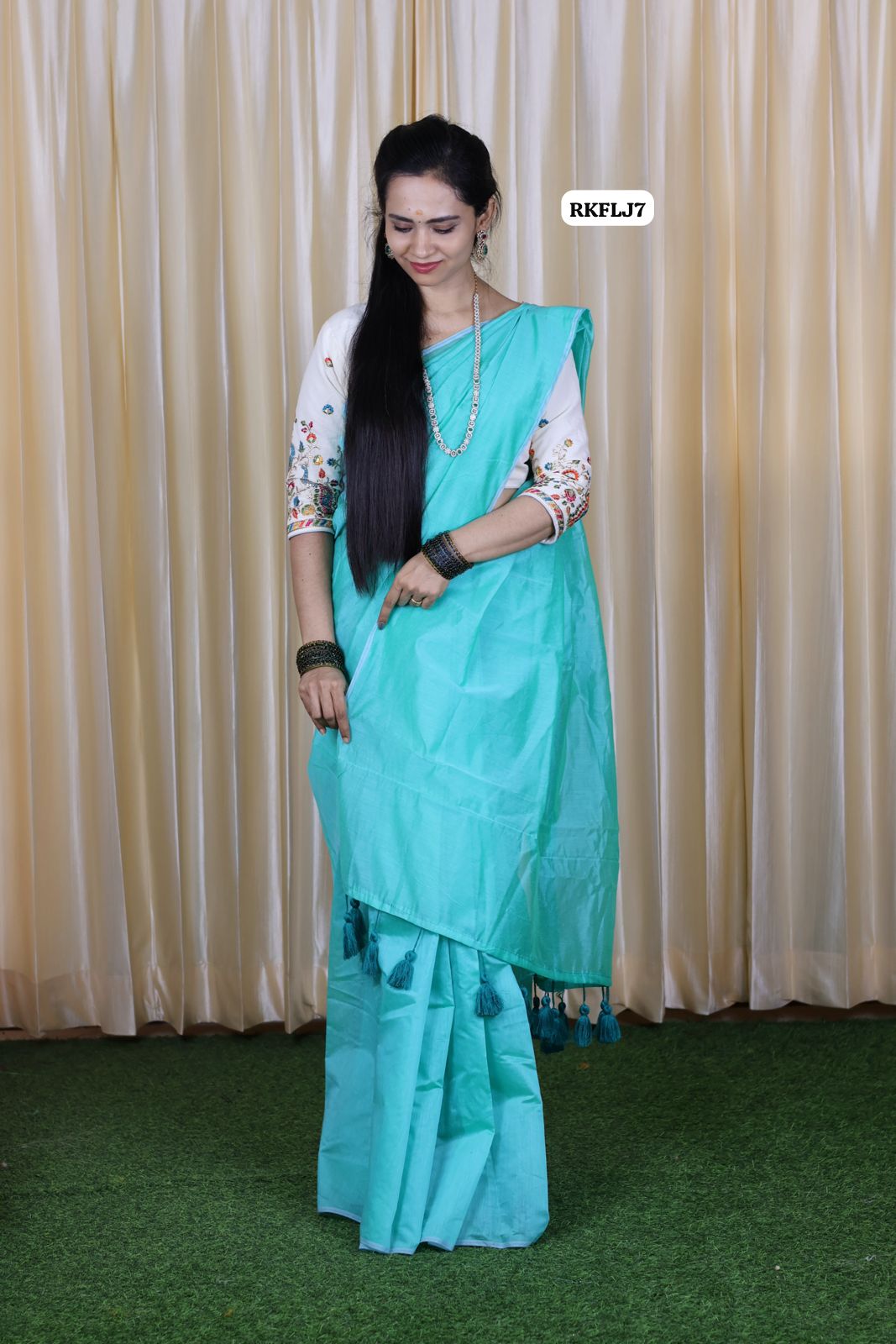 Khadhi cotton saree with pom pom lace paired with embroidery stitched blouse with pad🥳