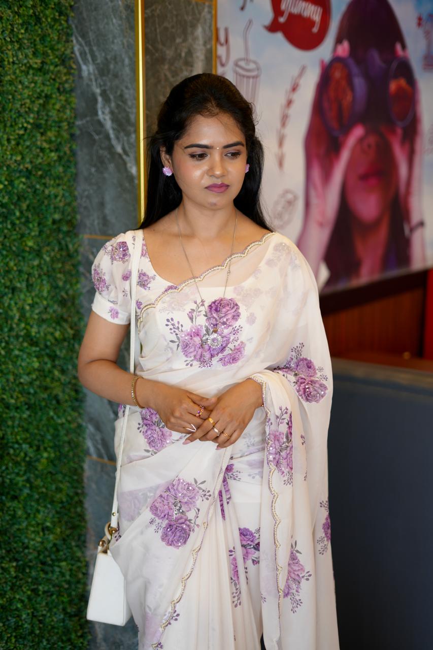Premium party wear saree with cut work border🥳