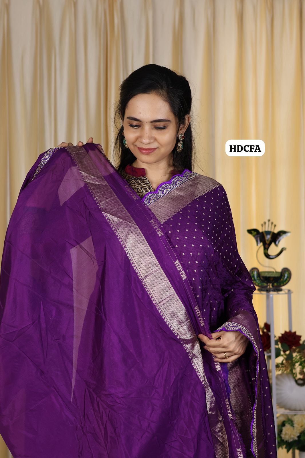 Khadi Georgette saree with beautiful gold zari weaving comes with rich weaving pallu having trending embroidery work lace border And running blouse🥳