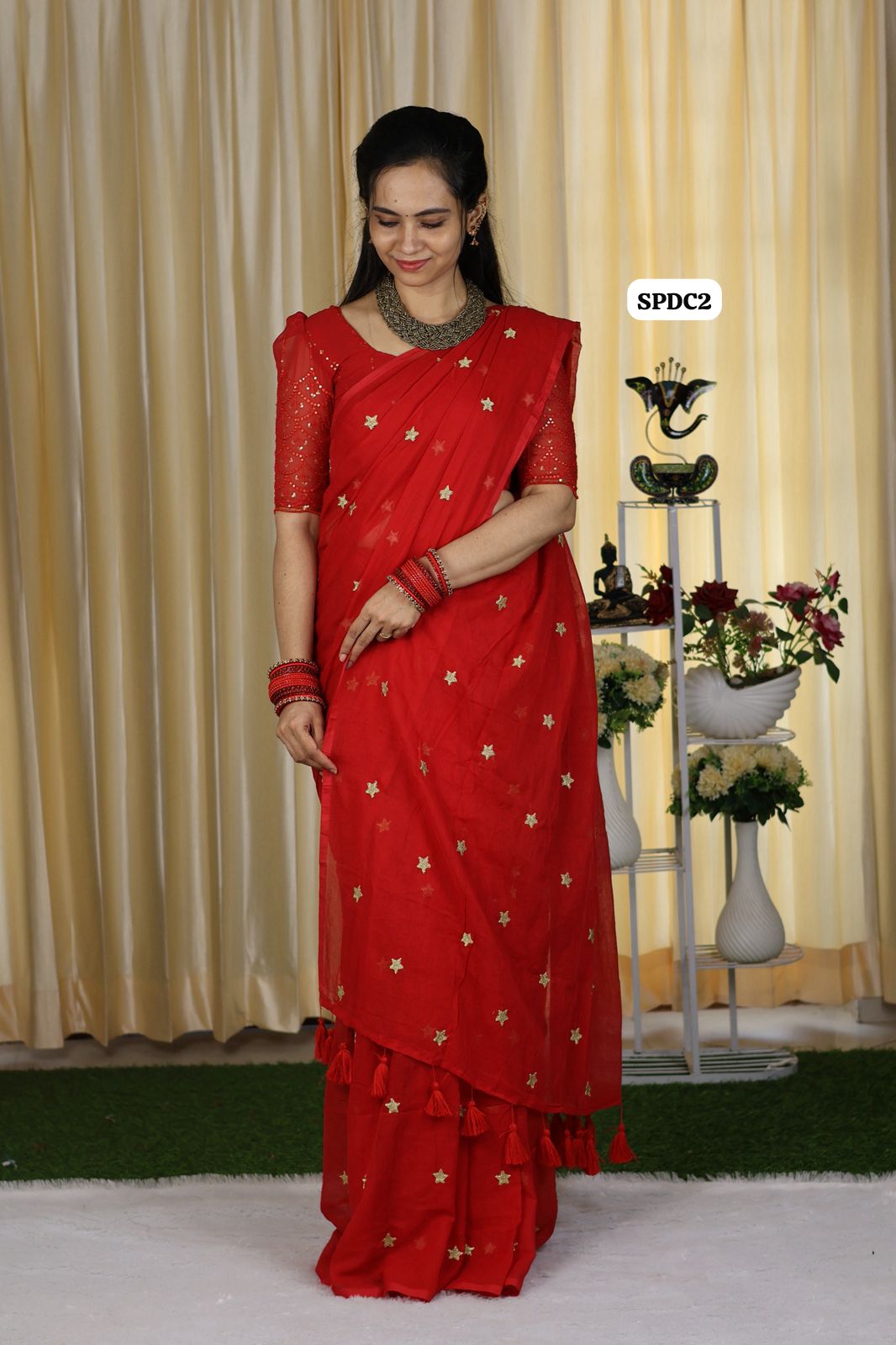 5.5 mtr Mul mul cotton saree with star buttas and long tassles
Without blouse😍🥳