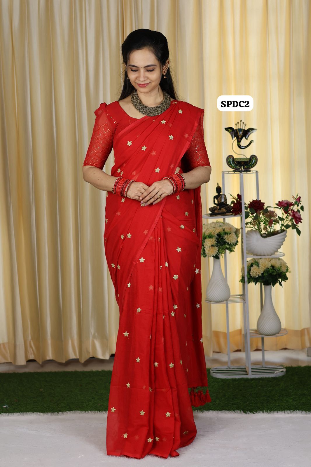 5.5 mtr Mul mul cotton saree with star buttas and long tassles
Without blouse😍🥳