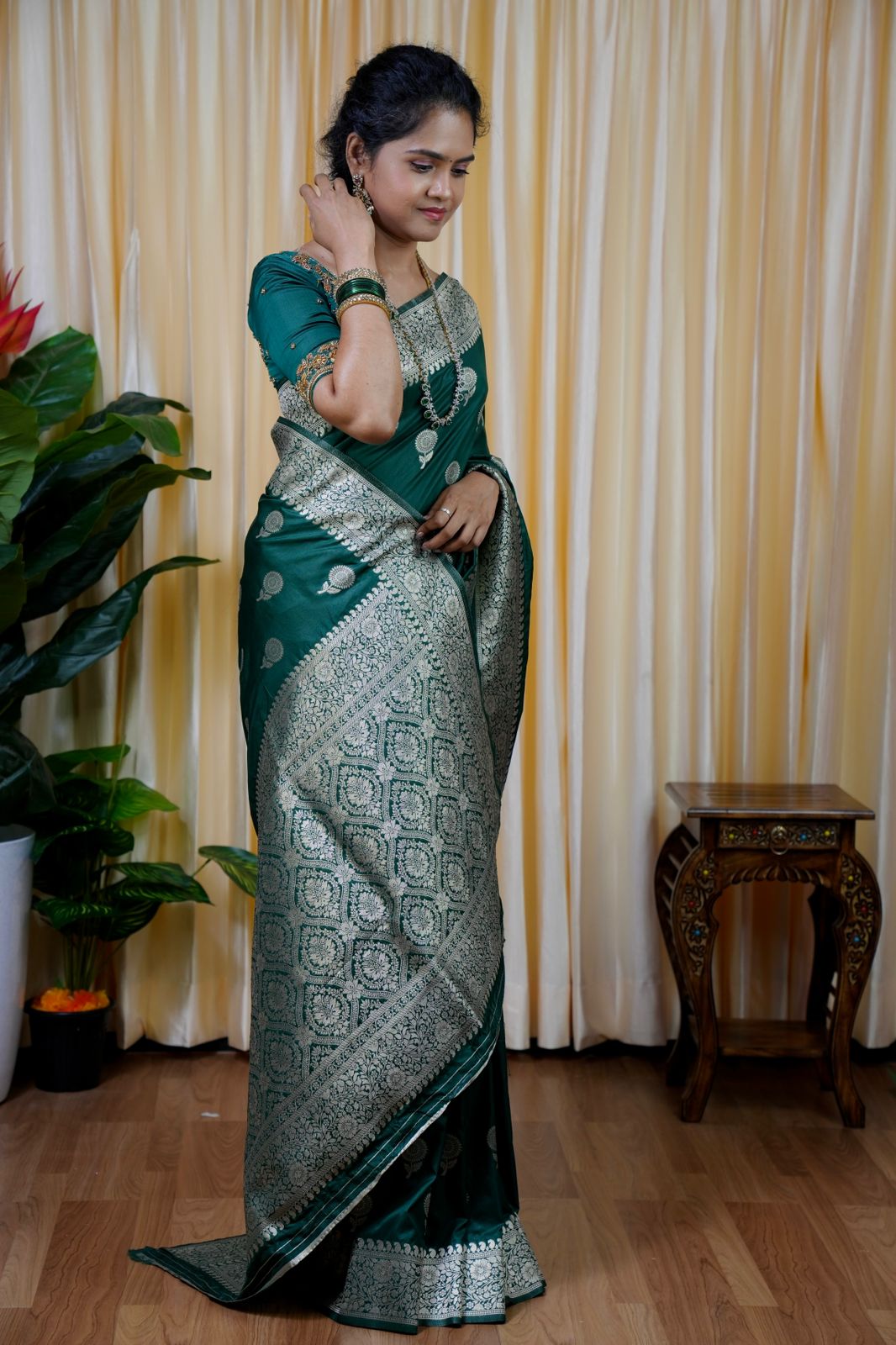 Premium Georgette Zari weaving Saree🥰🥳