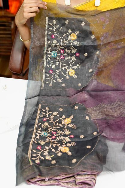 Designer saree🥰📚