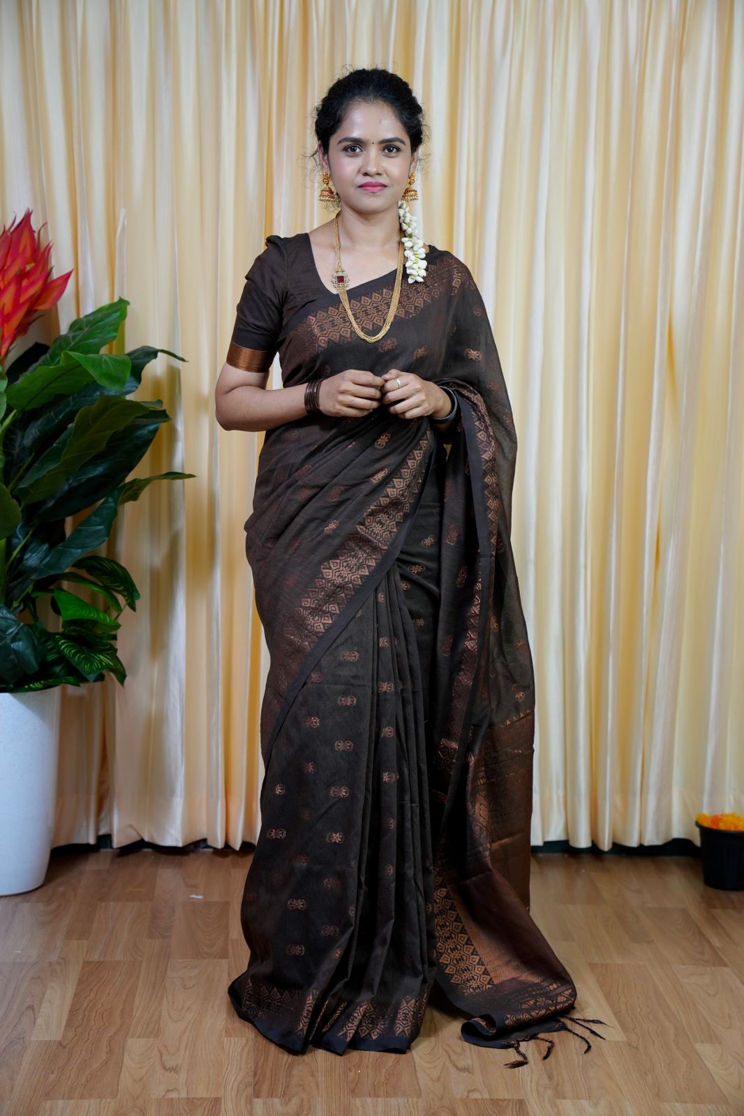 Kadhi cotton with Zari weaving🥳