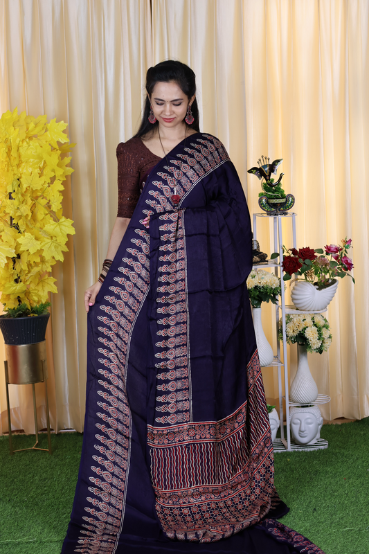 Pure modal silk .with ajrak print 🥳