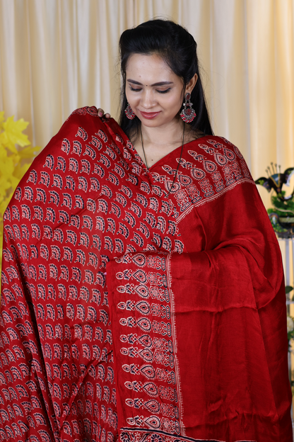 Aadi offer🌹Pure modal silk with ajrak print 😍