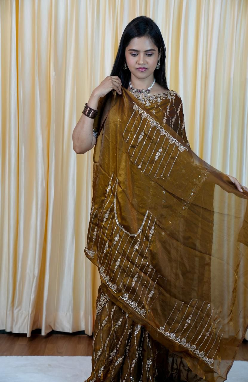 Premium Space silk with Golden heavy Katdhana work🥰😎
