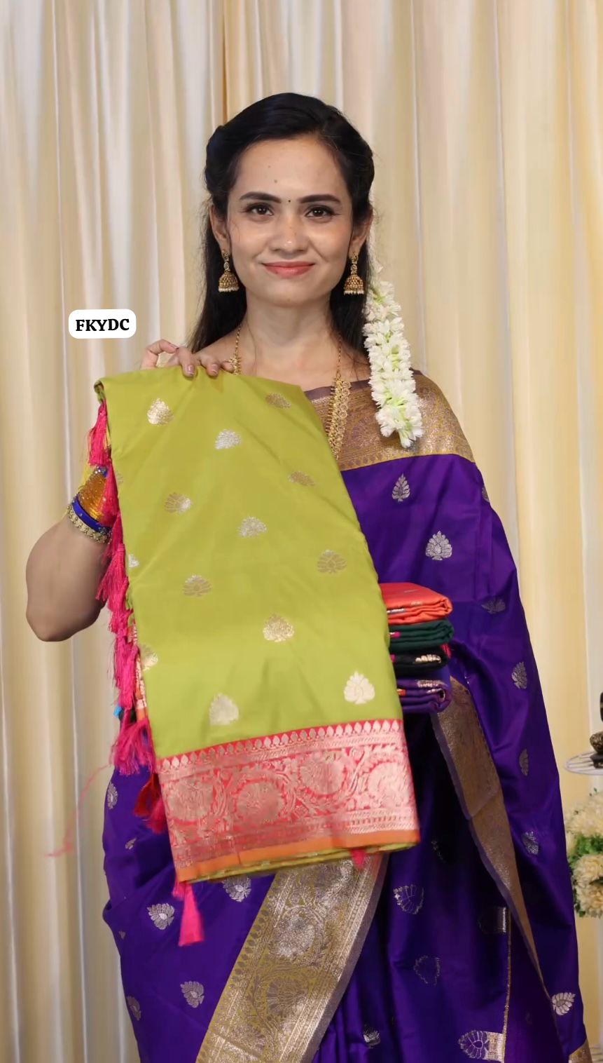 (Semi soft silk saree with zari weaving buttas and border. Blouse and pallu same color😍🥳