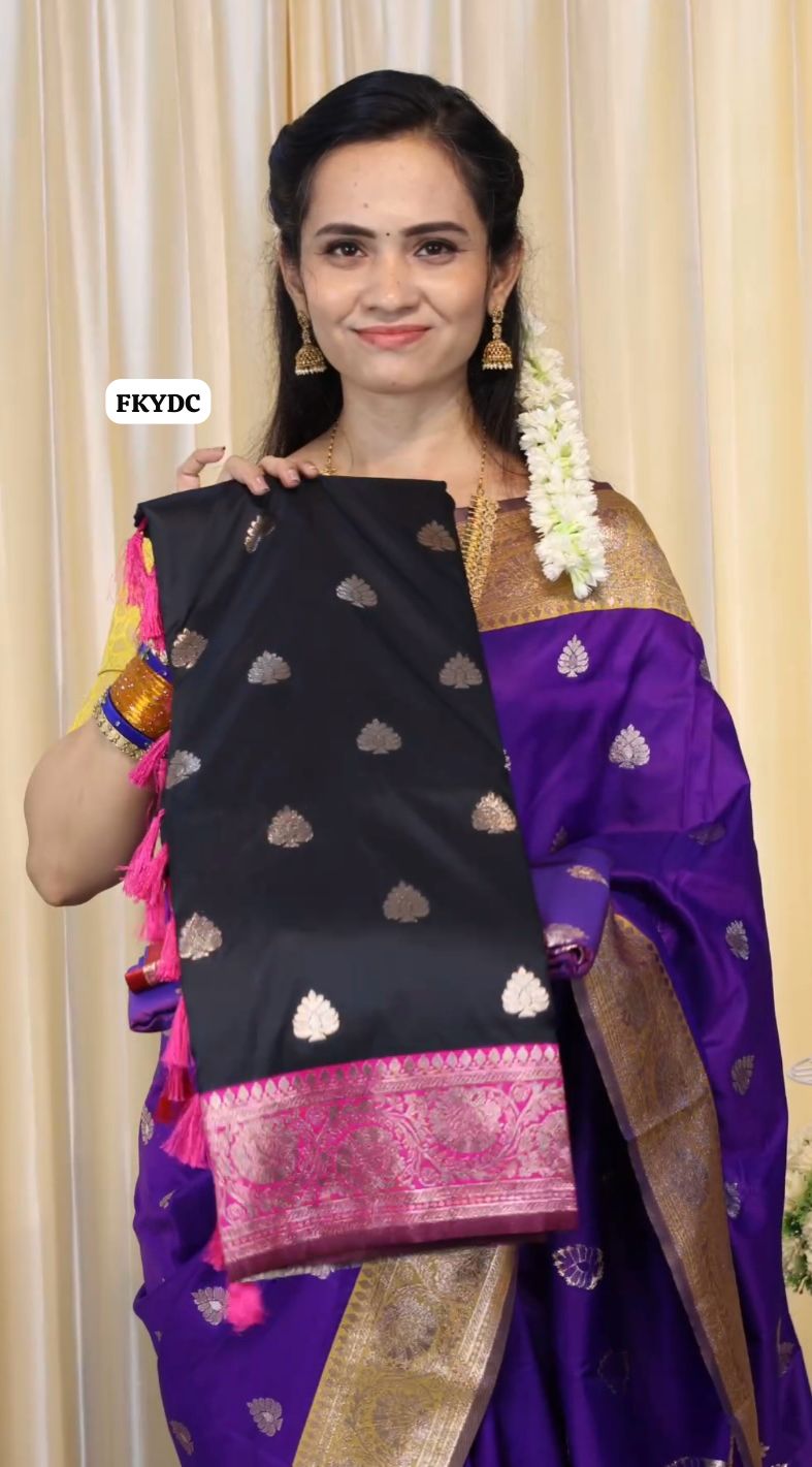 Semi soft silk saree with zari weaving buttas and border. Blouse and pallu same color😍🥳