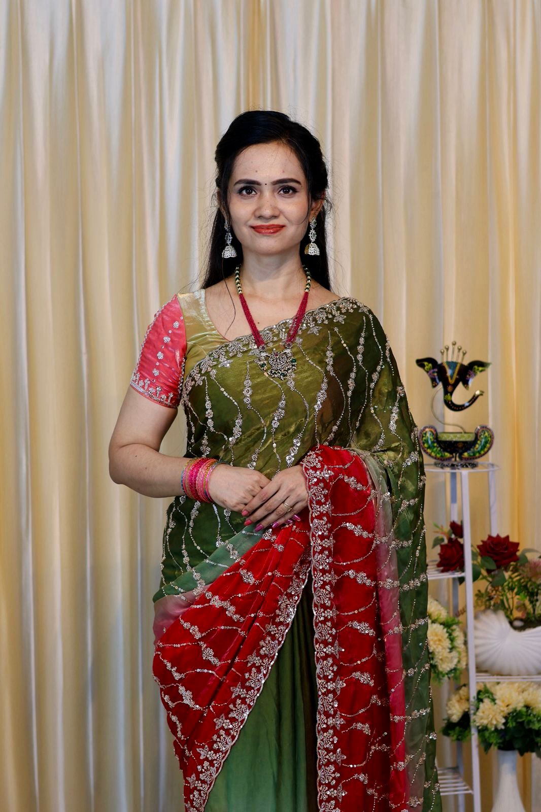 Premium Space silk with Golden heavy Katdhana work double shade Red with green🥰😎🌈offer