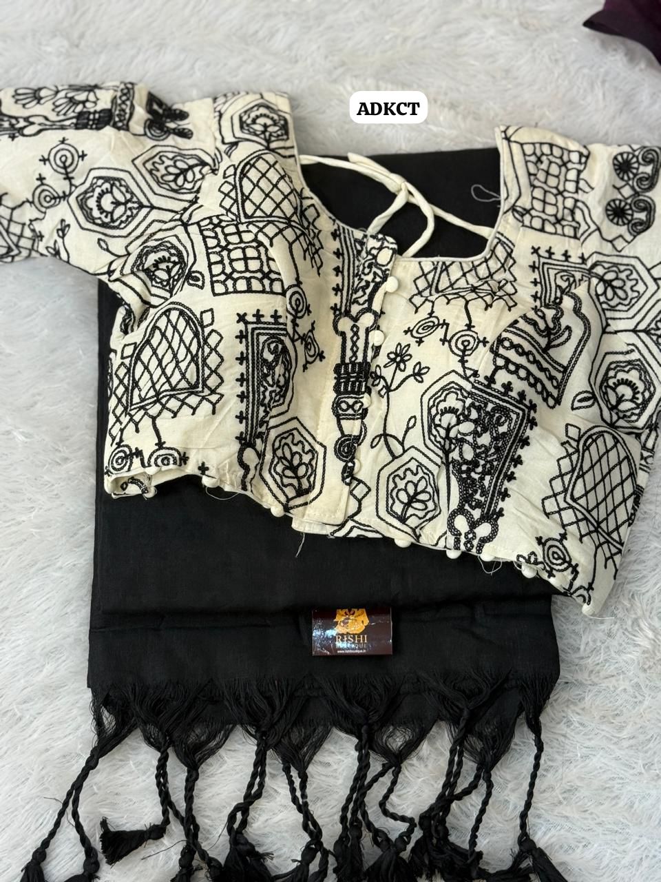 Khadhi cotton saree with embroidery stitched blouse along with pad 🥳