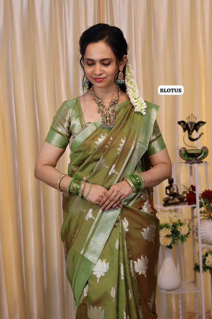 Kajol inspired lotus design Semi soft silk saree with same blouse as in pic😍🥳