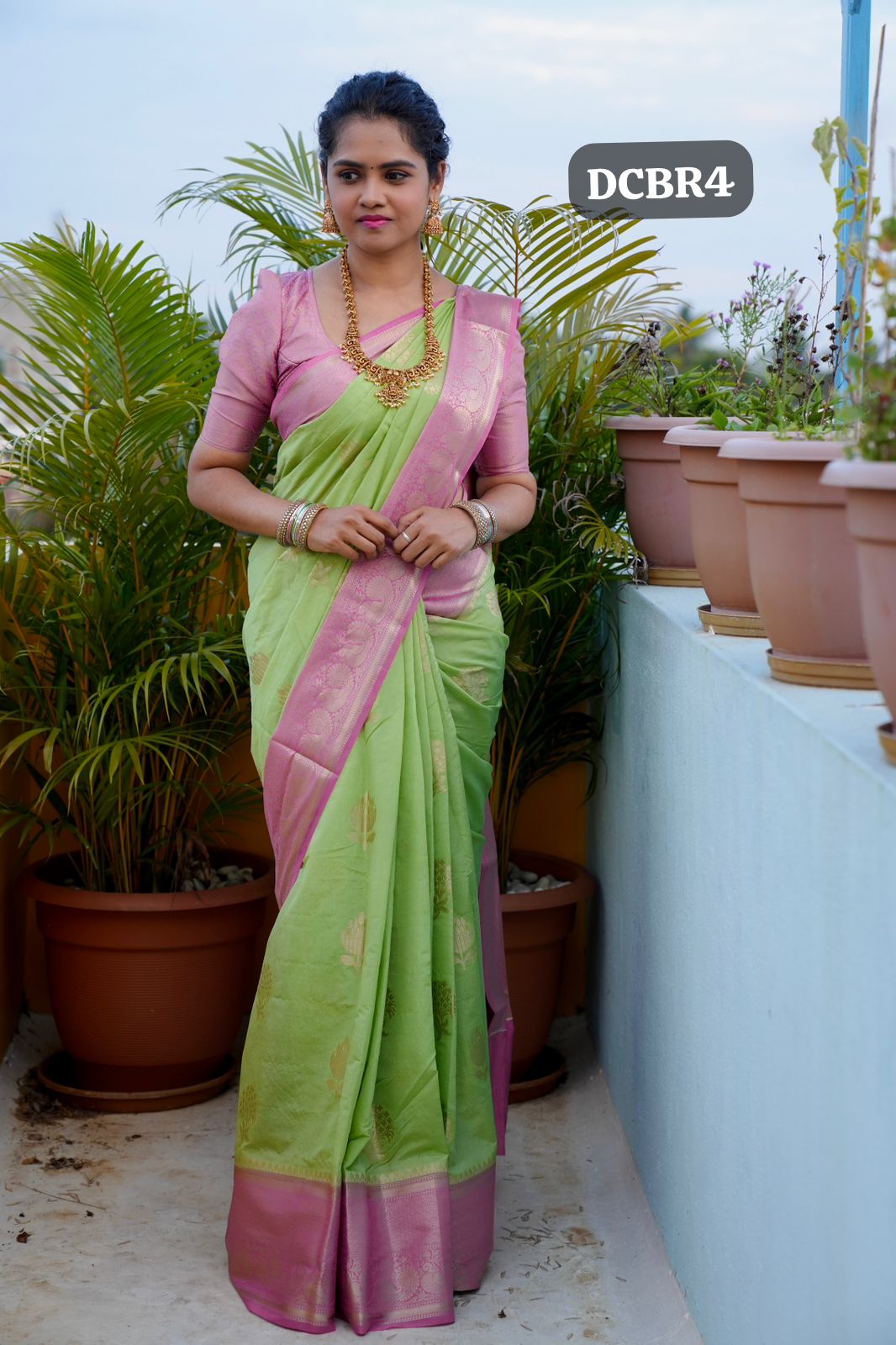 Premium warm silk saree🥳