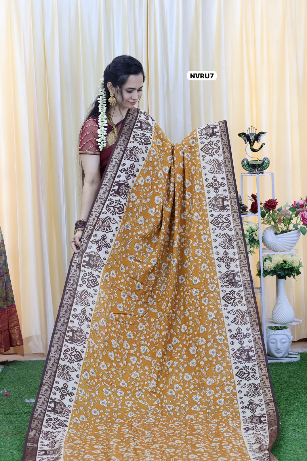 Silk feel butter silk cotton with no wrinkles. Soft comfortable and breathable Ⓜ️