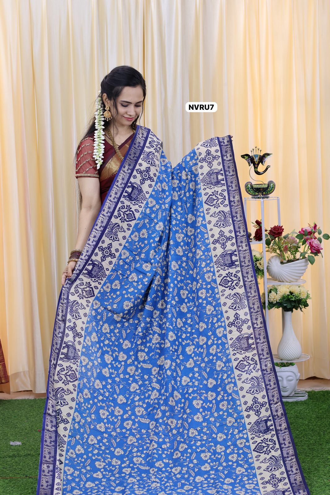 Silk feel butter silk cotton with no wrinkles. Soft comfortable and breathable 😍Ⓜ️