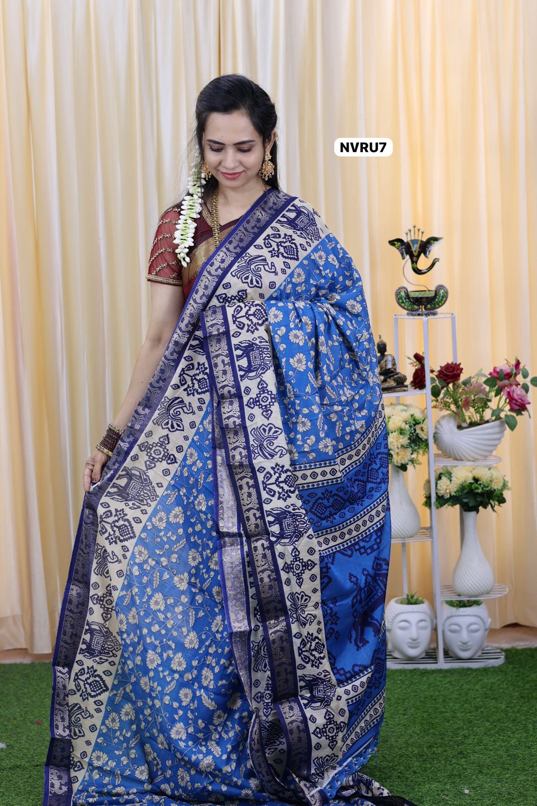 Silk feel butter silk cotton with no wrinkles. Soft comfortable and breathable 😍Ⓜ️