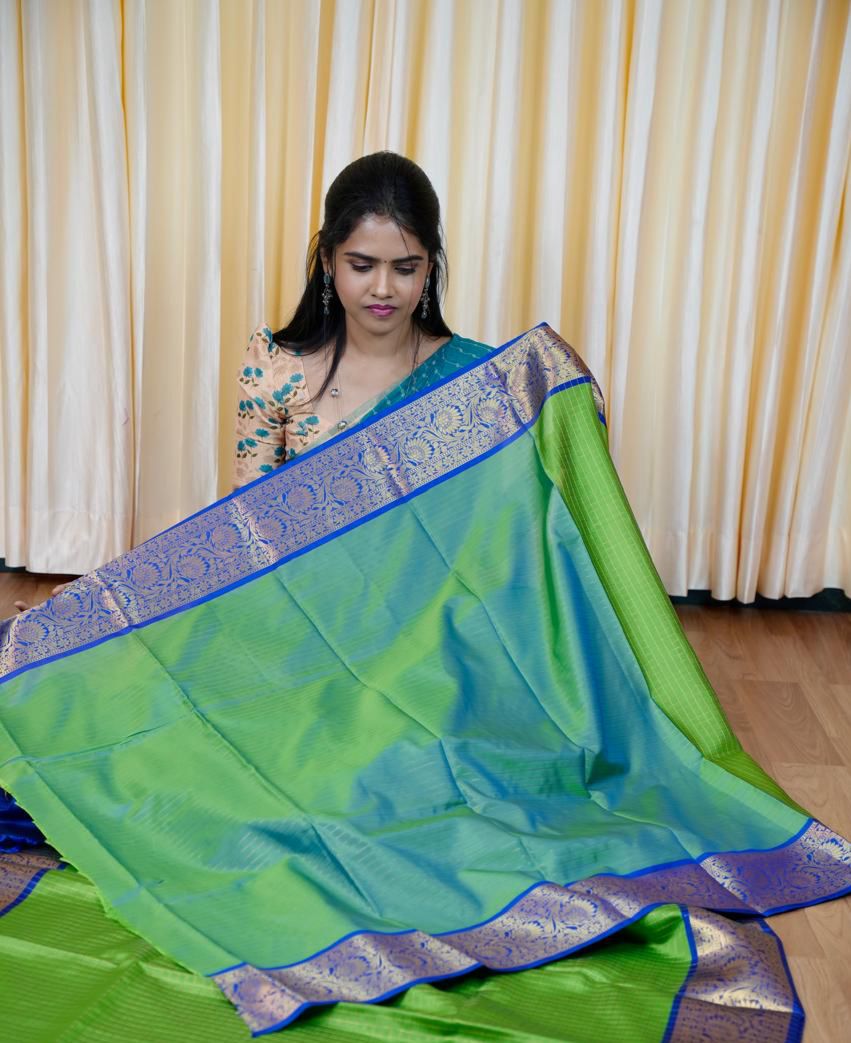 Soft silk sarees with checked pattern 🥰😎