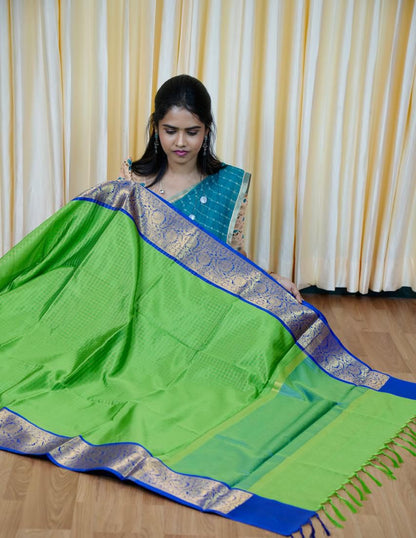 Soft silk sarees with checked pattern 🥰😎