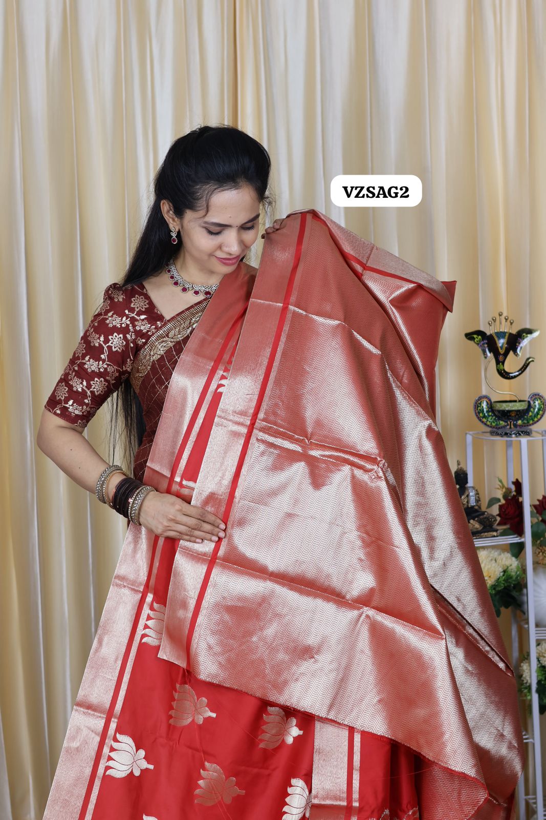Actress kajolinspired sarees 
Semi soft silk 
Full saree zari weaving Lotus buttas with Running blouse 😍🥳