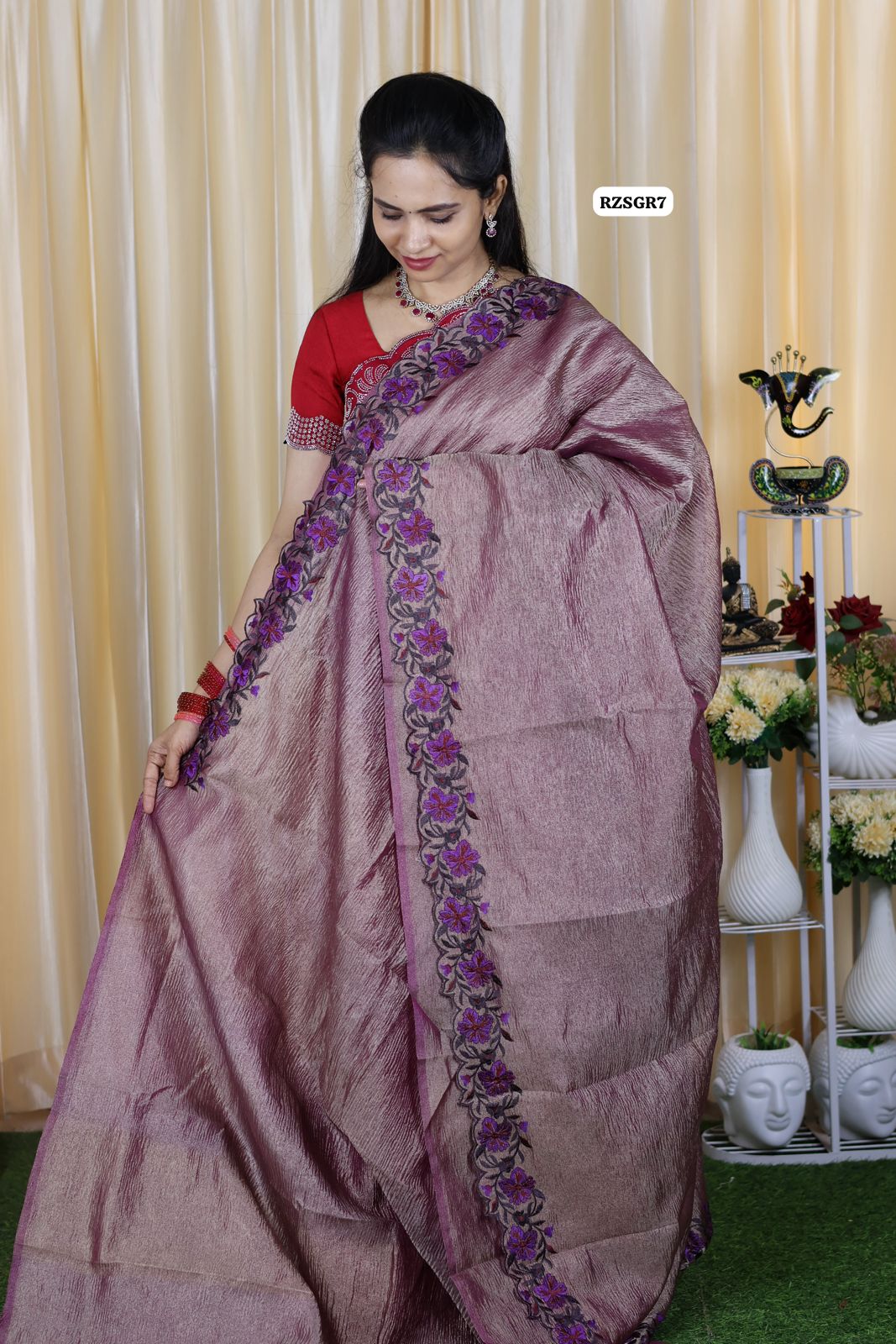 Crushed tissue saree with cut work border with running blouse 😍🥳