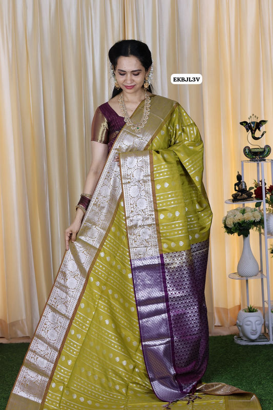 Semi soft silk saree with contrast  blouse😍🥳