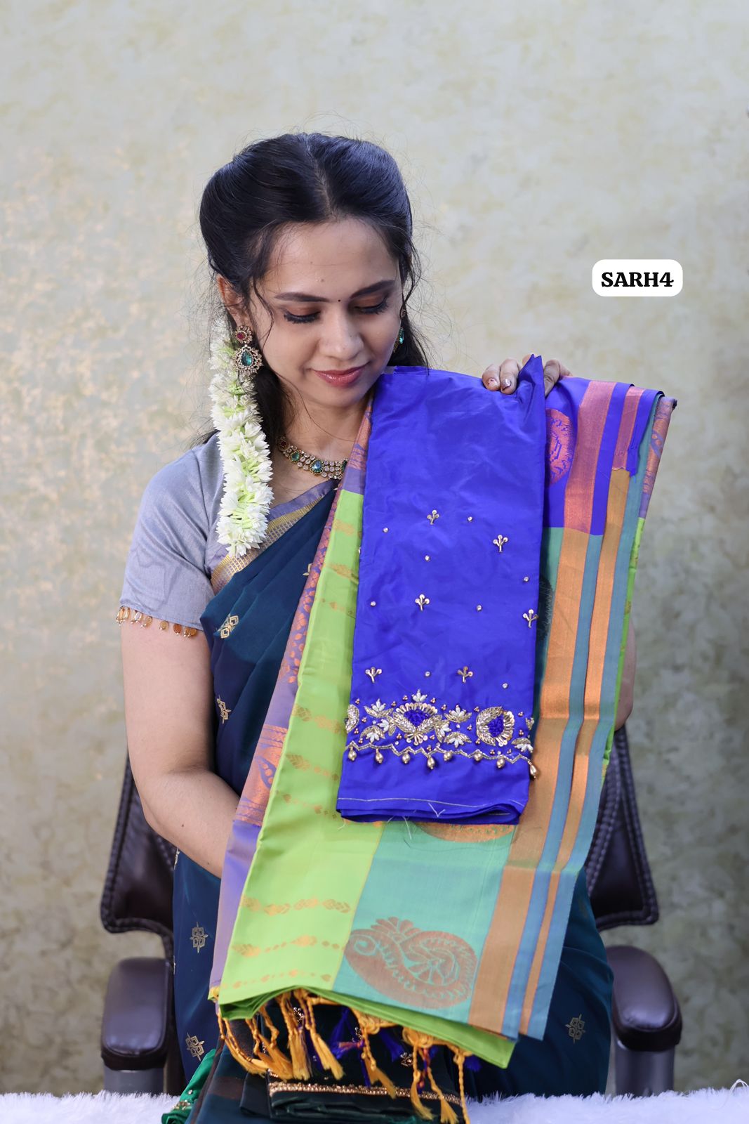 Saree with Aari work blouse🎁