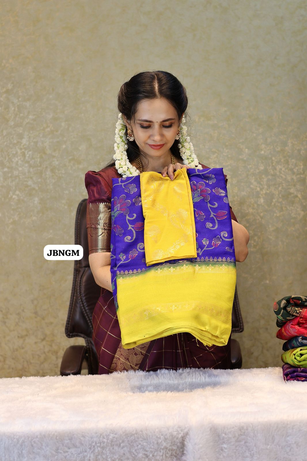 Fancy chiffon sarees with contrast blouse😍Ⓜ️