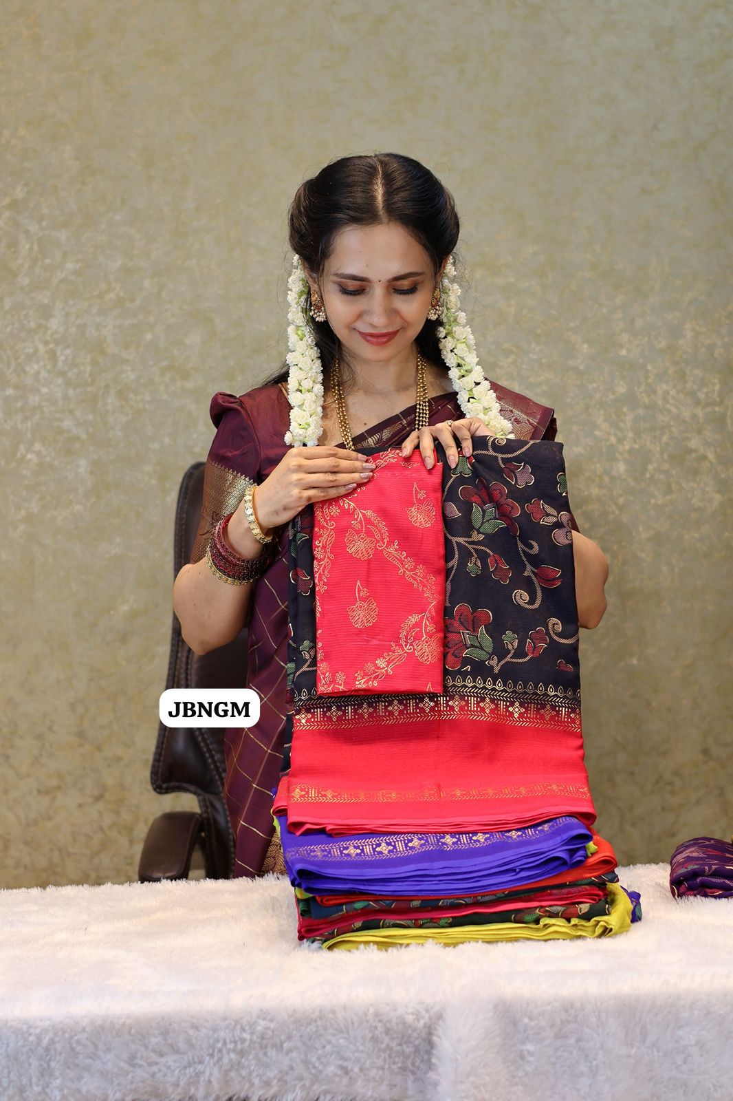 Fancy chiffon sarees with contrast blouse😍Ⓜ️