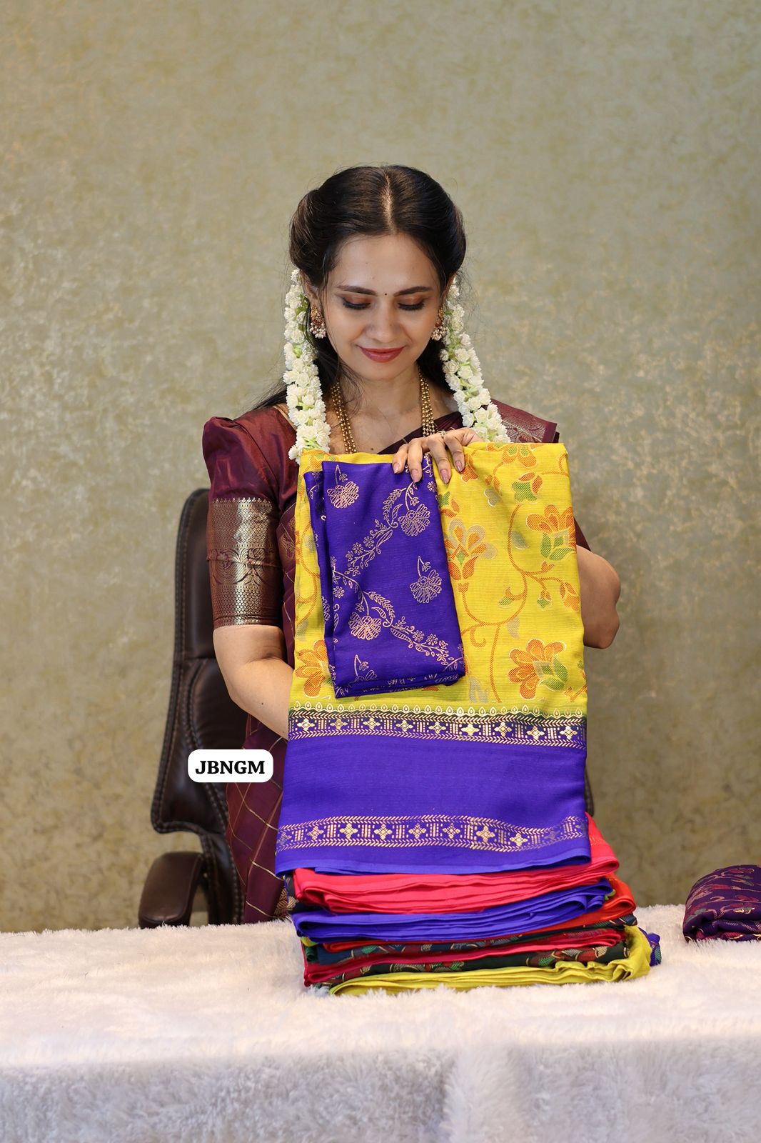 Fancy chiffon sarees with contrast blouse😍Ⓜ️