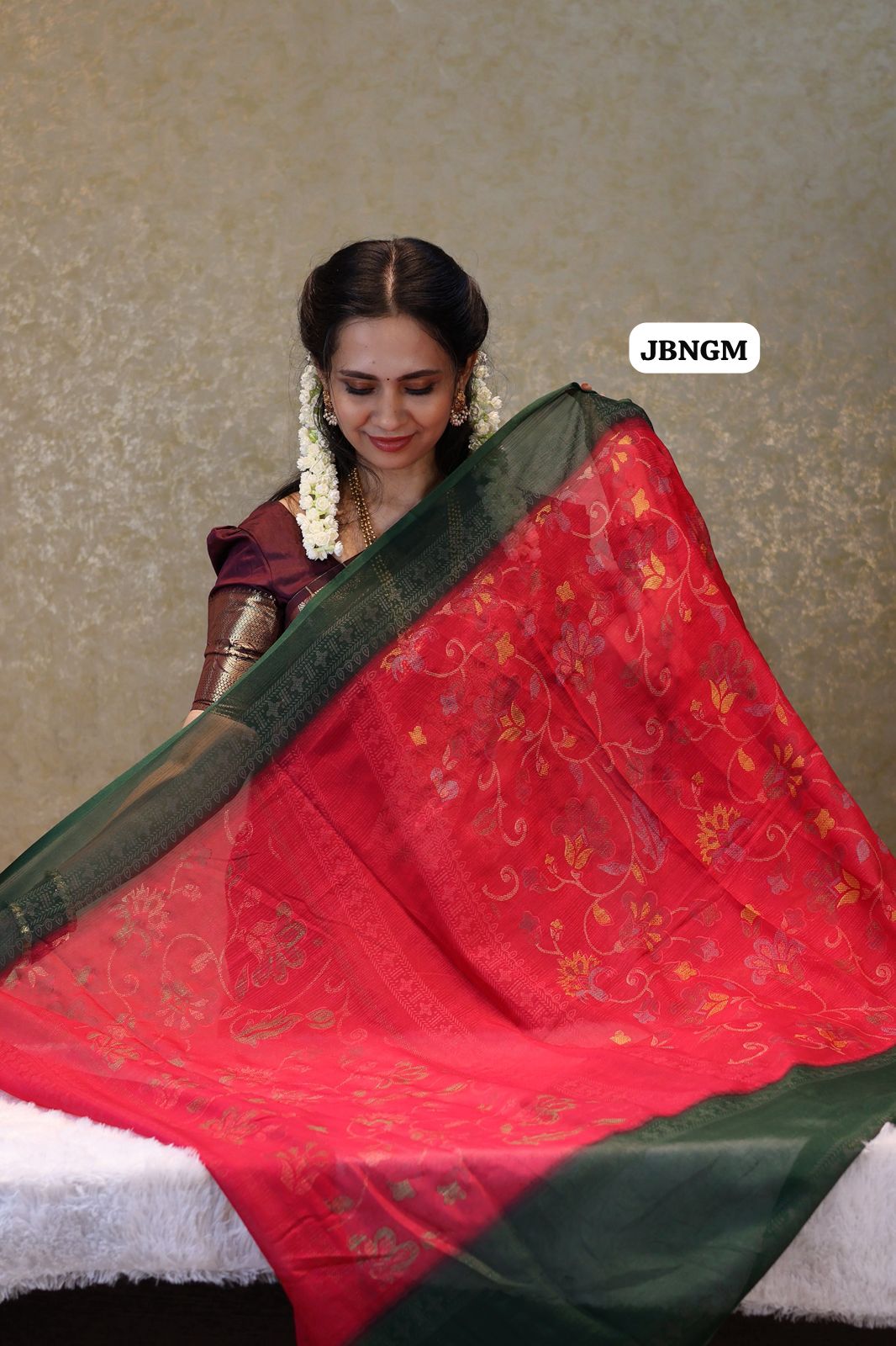 Fancy chiffon sarees with contrast blouse😍Ⓜ️