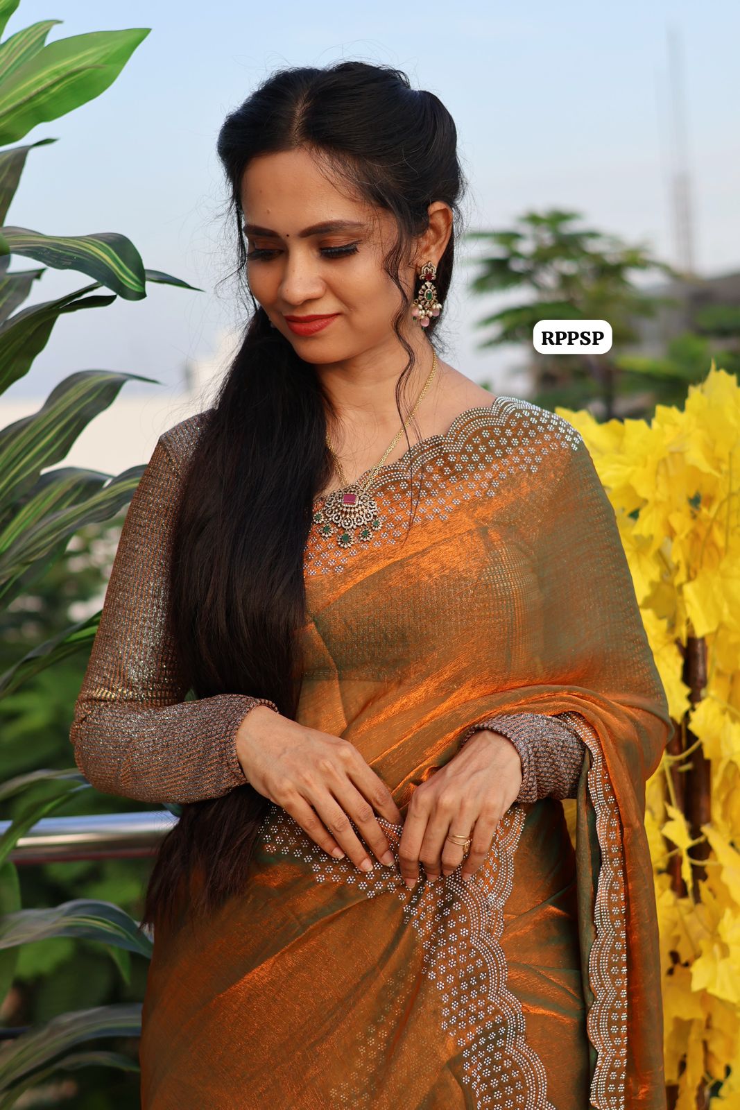 Siborski border , metallic shade saree 🥳