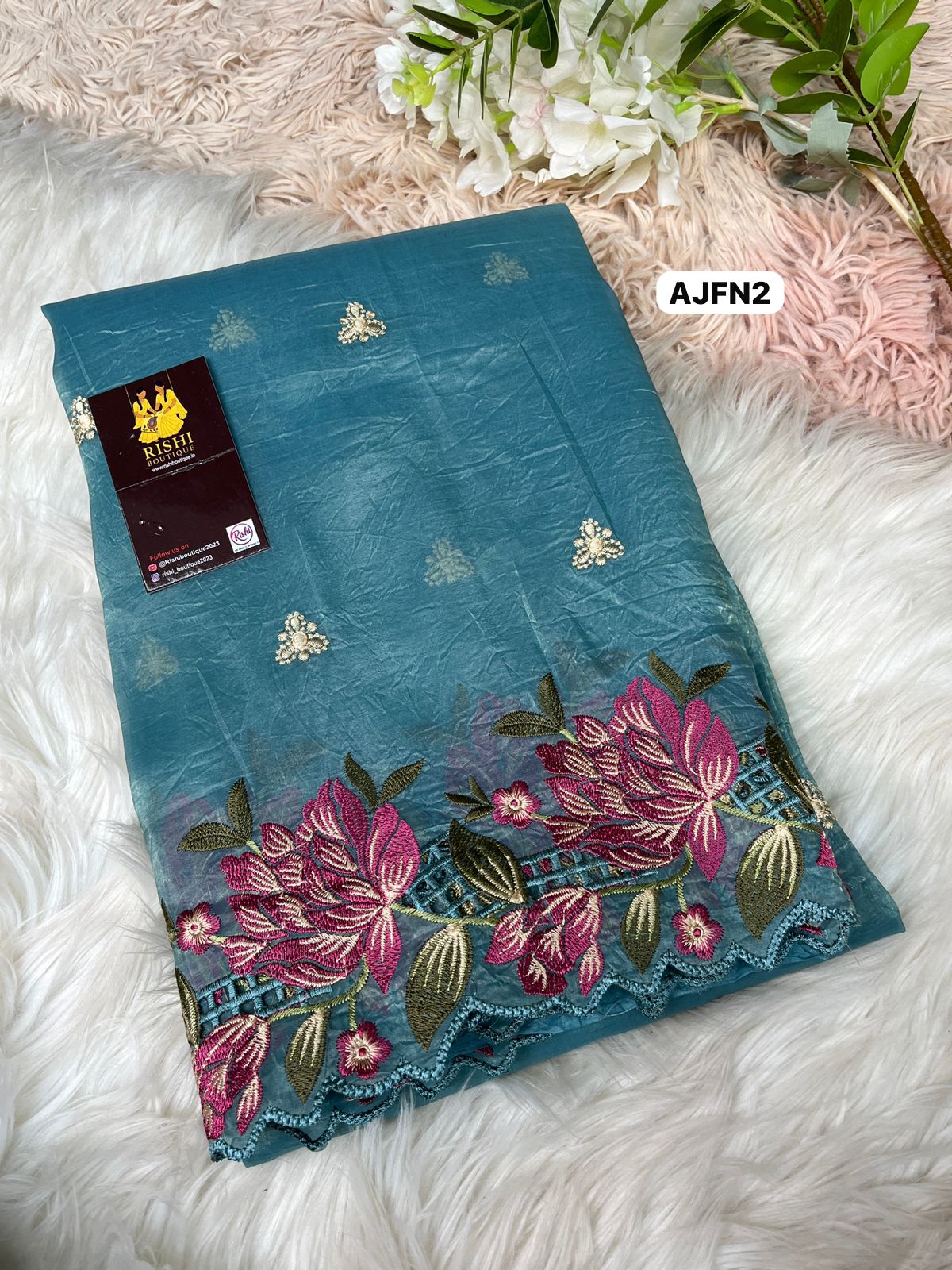 Soft gold crush saree with floral design multi thread embroider with scalloped cutwork border and   embroidery work blouse🥳