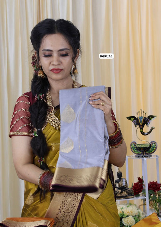 Premium kanchi soft silk saree with running blouse😍😎(Silver with brown)