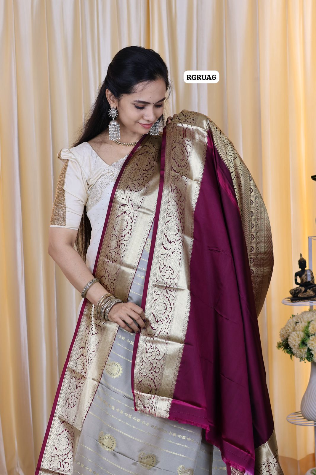 Premium kanchi soft silk saree with running blouse😎😍