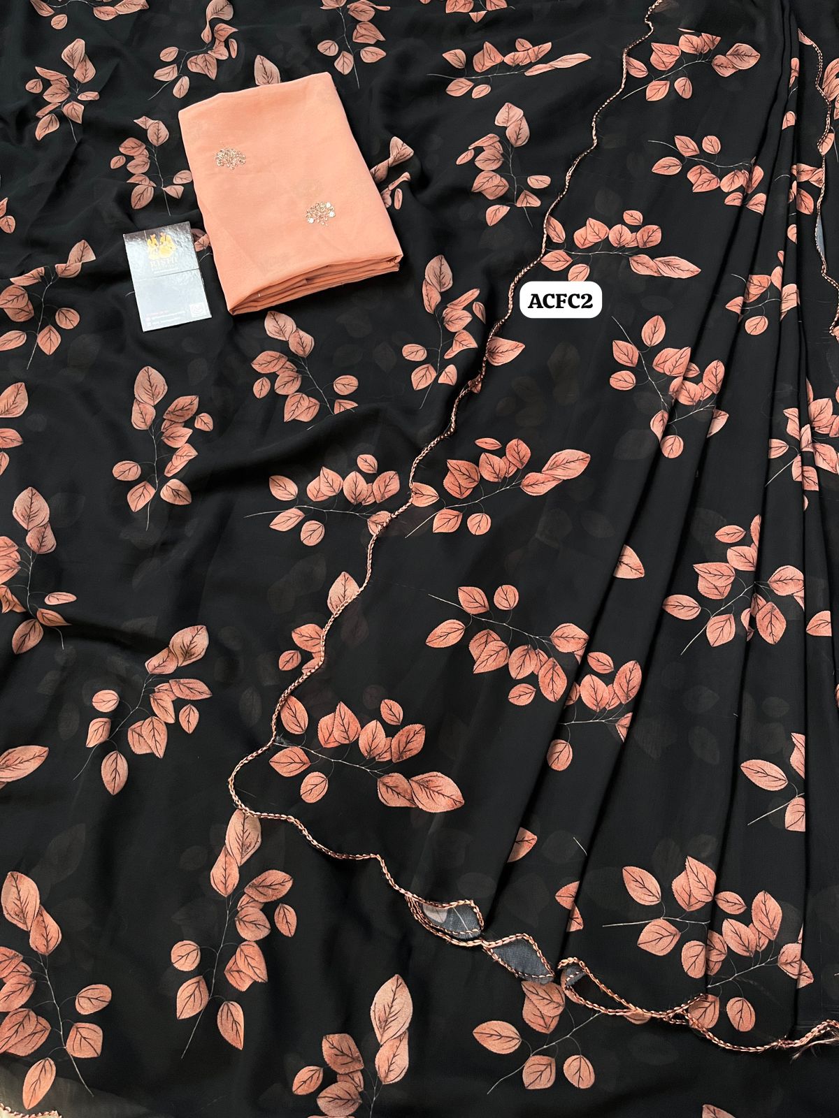 Soft & smooth weightless chiffon floral digital print with contrast embroidery work scalloped border  
Blouse - embroidery & sequence work blouse🥳