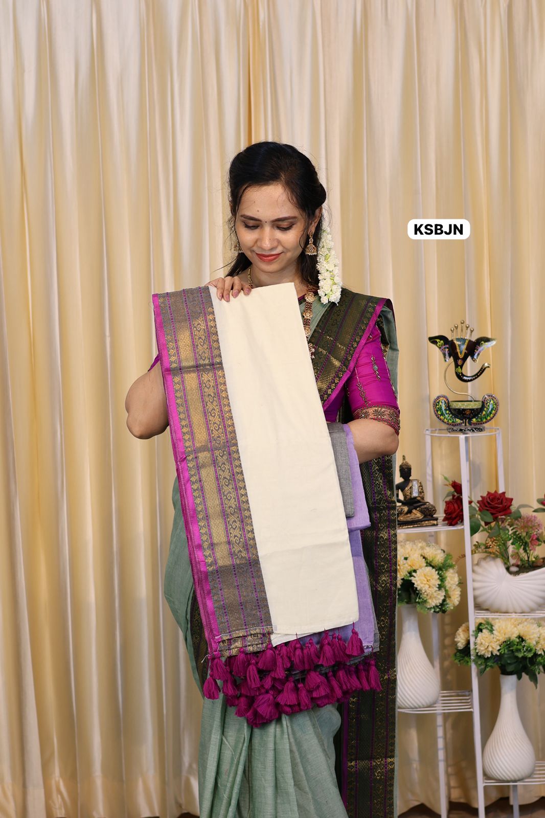 Mulcotton saree with zari border🎁saree only