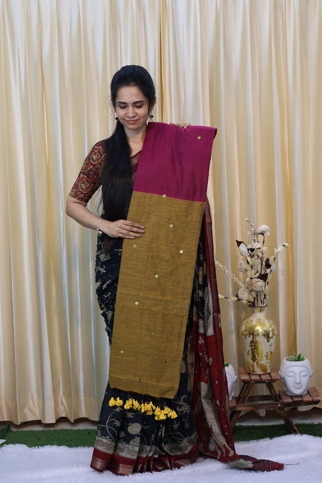 Premium Khadhi cotton saree with coin buttas contrast blouse and pallu😍🥳