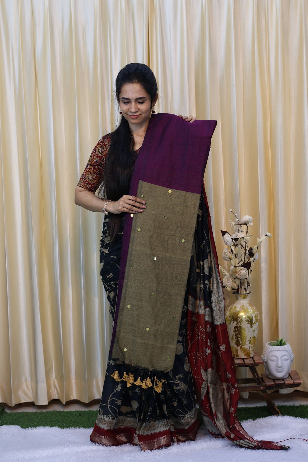 Premium Khadhi cotton saree with coin buttas contrast blouse and pallu😍🥳