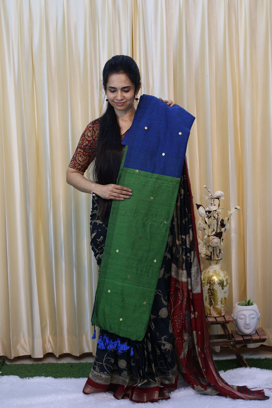 Premium Khadhi cotton saree with coin buttas contrast blouse and pallu😍🥳