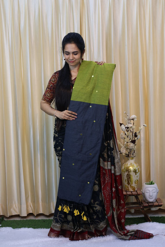 Premium Khadhi cotton saree with coin buttas contrast blouse and pallu🥳