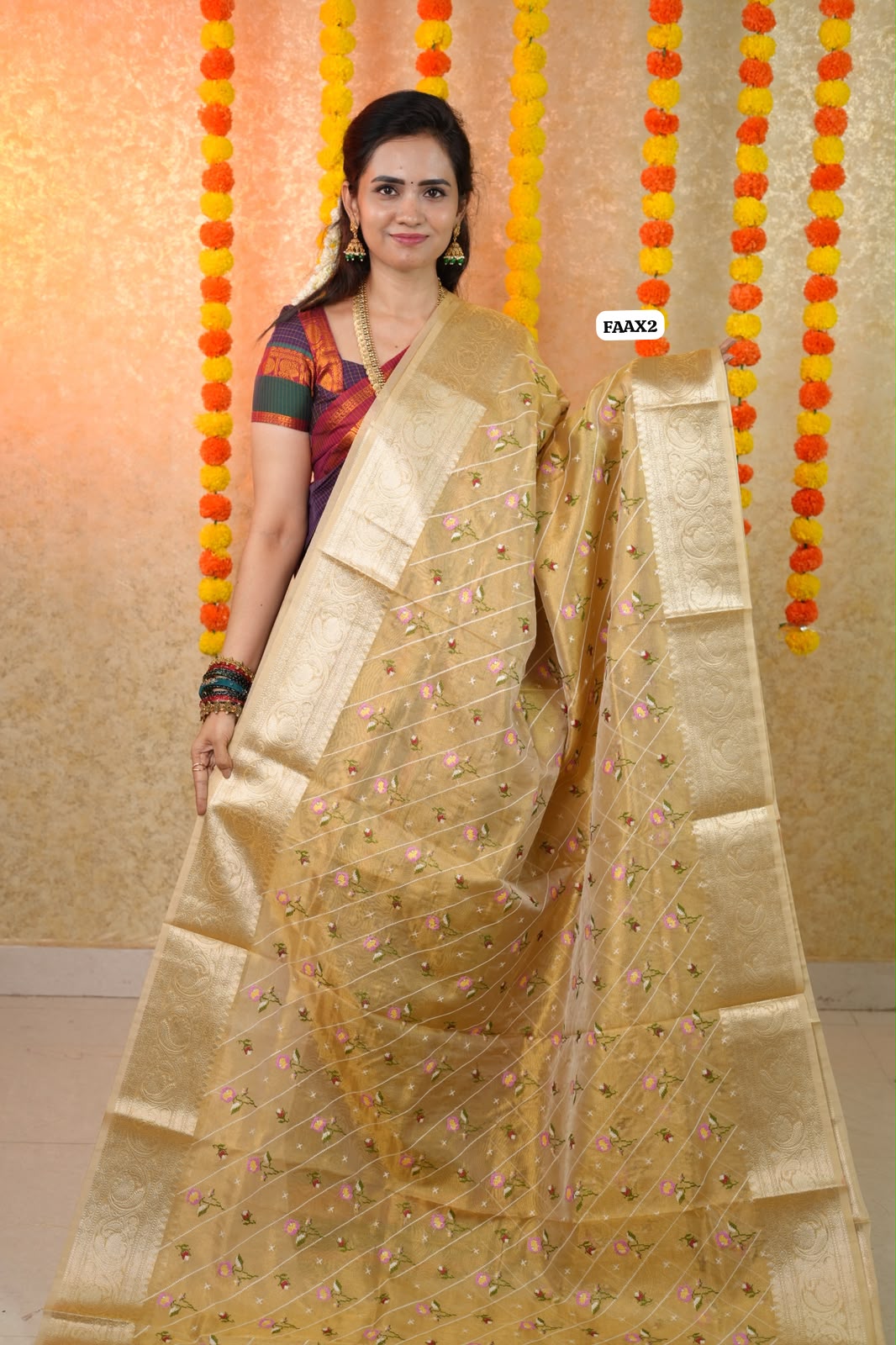 Golden zari with embroidery saree😍🥳