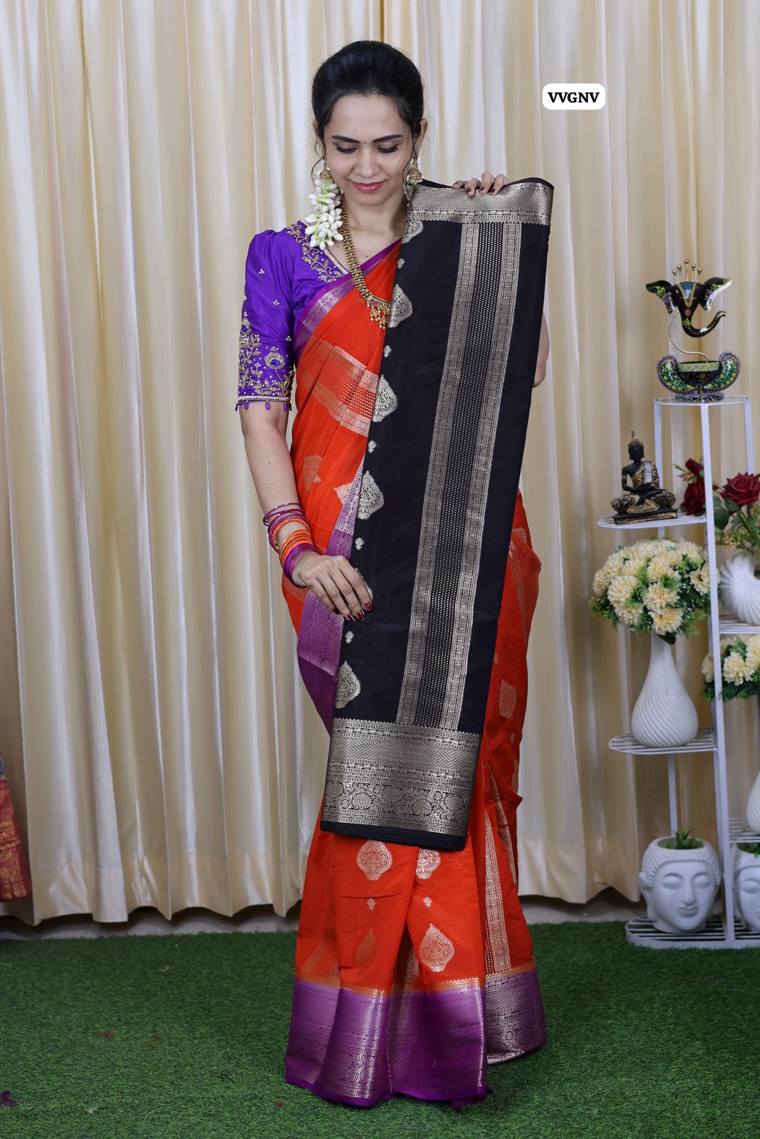 Warm silk saree with Monochrome border😍🥳