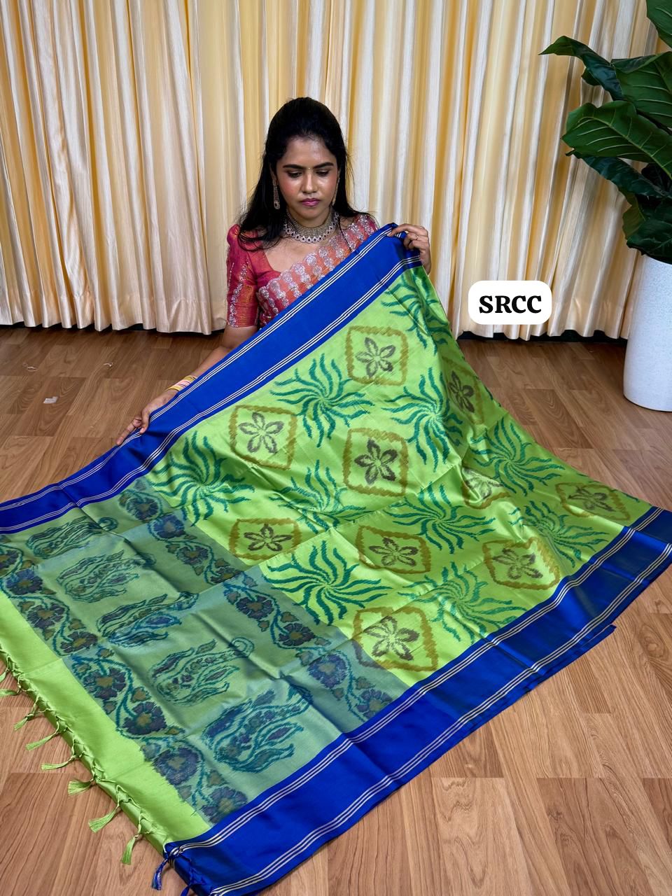 Soft silk sarees with Poachampally design🥰😎📚