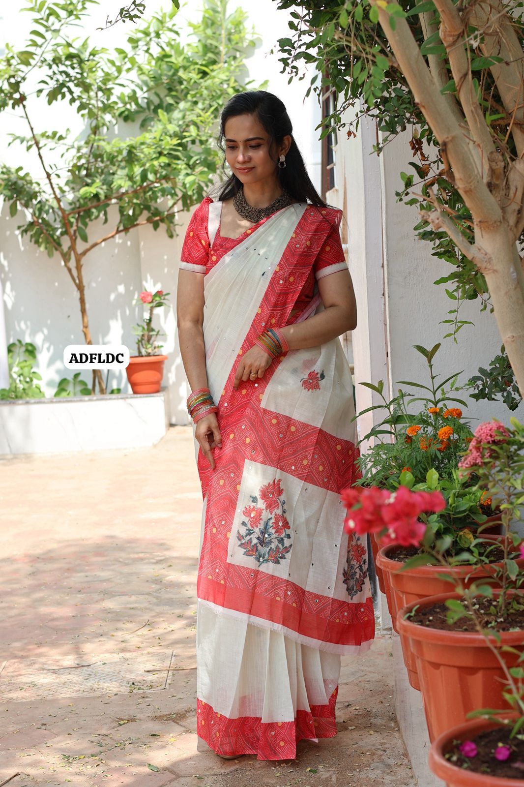 Linen cotton saree with floral designs mirror work and thread embroidery work  Colourful blouse🎁(unstitched blouse )