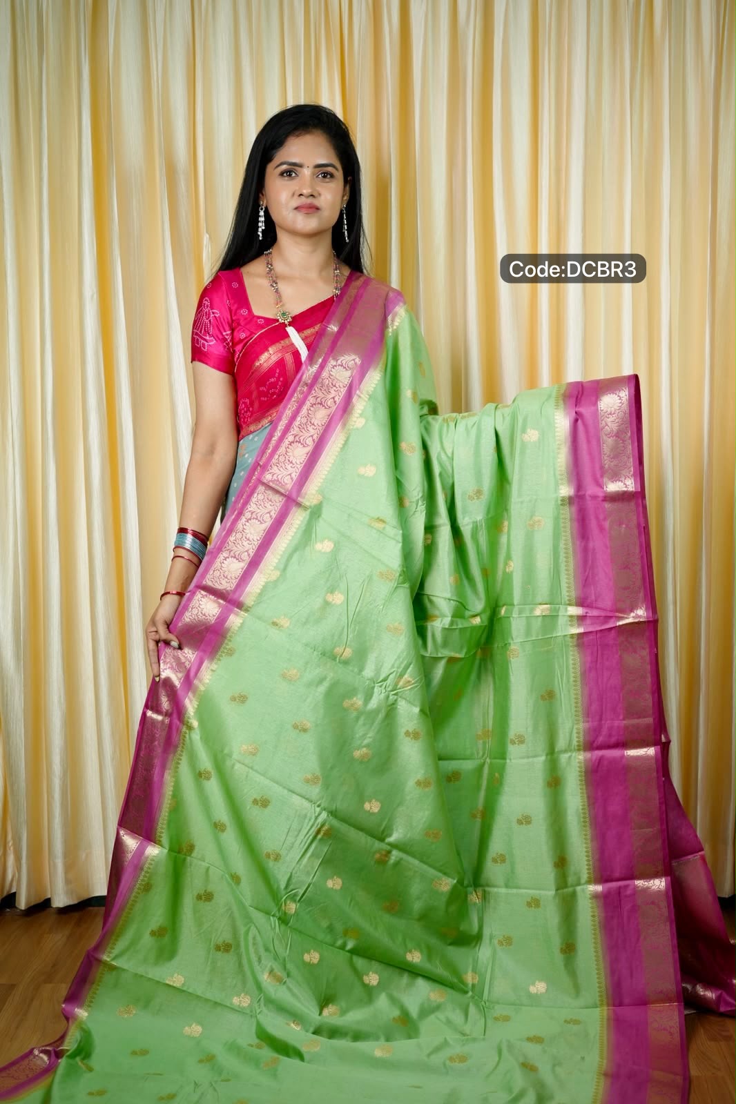 Premium warm silk saree 🥳